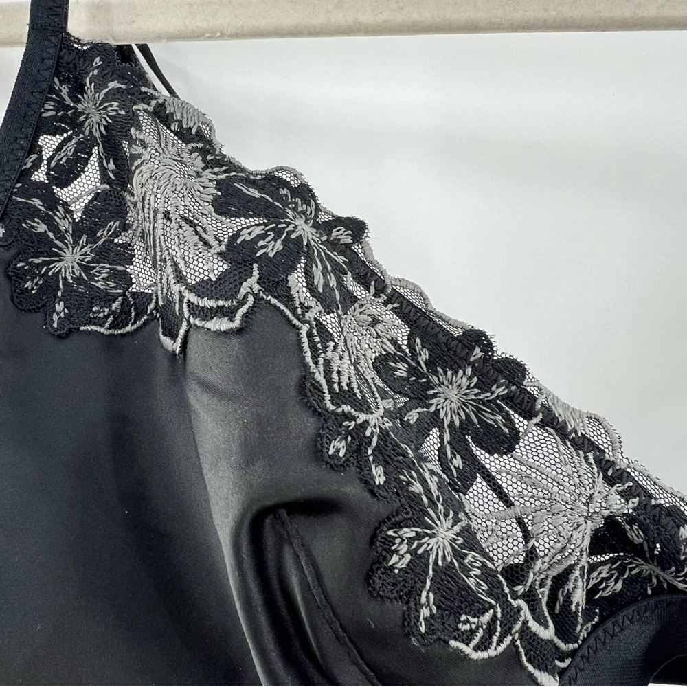 Aerie NWT Shine Embroidered Triangle Bralette in True Black size Medium - Picture 5 of 9